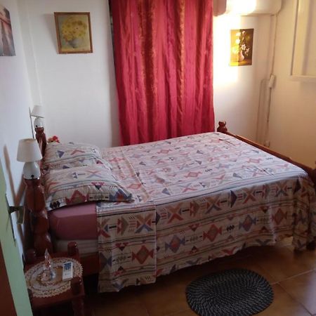 Ferienwohnung Au Jardin Fleuri Sainte-Anne Exterior foto