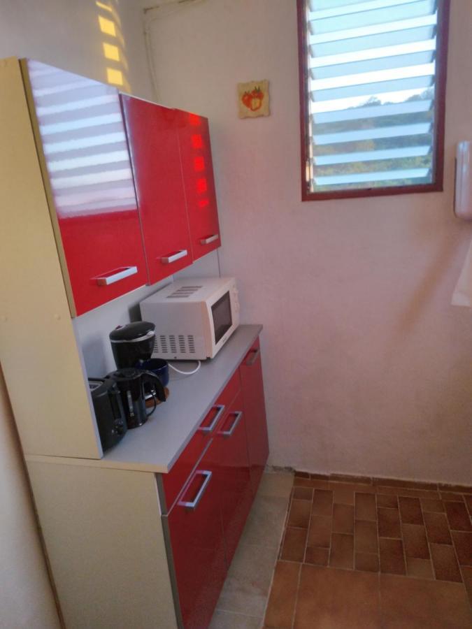 Ferienwohnung Au Jardin Fleuri Sainte-Anne Exterior foto