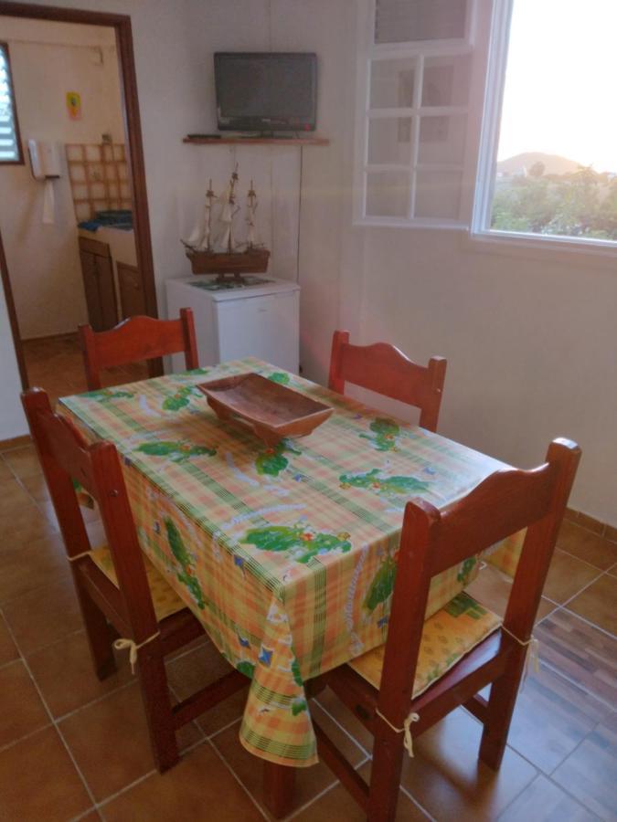Ferienwohnung Au Jardin Fleuri Sainte-Anne Exterior foto