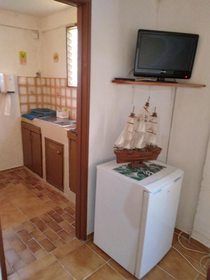 Ferienwohnung Au Jardin Fleuri Sainte-Anne Exterior foto